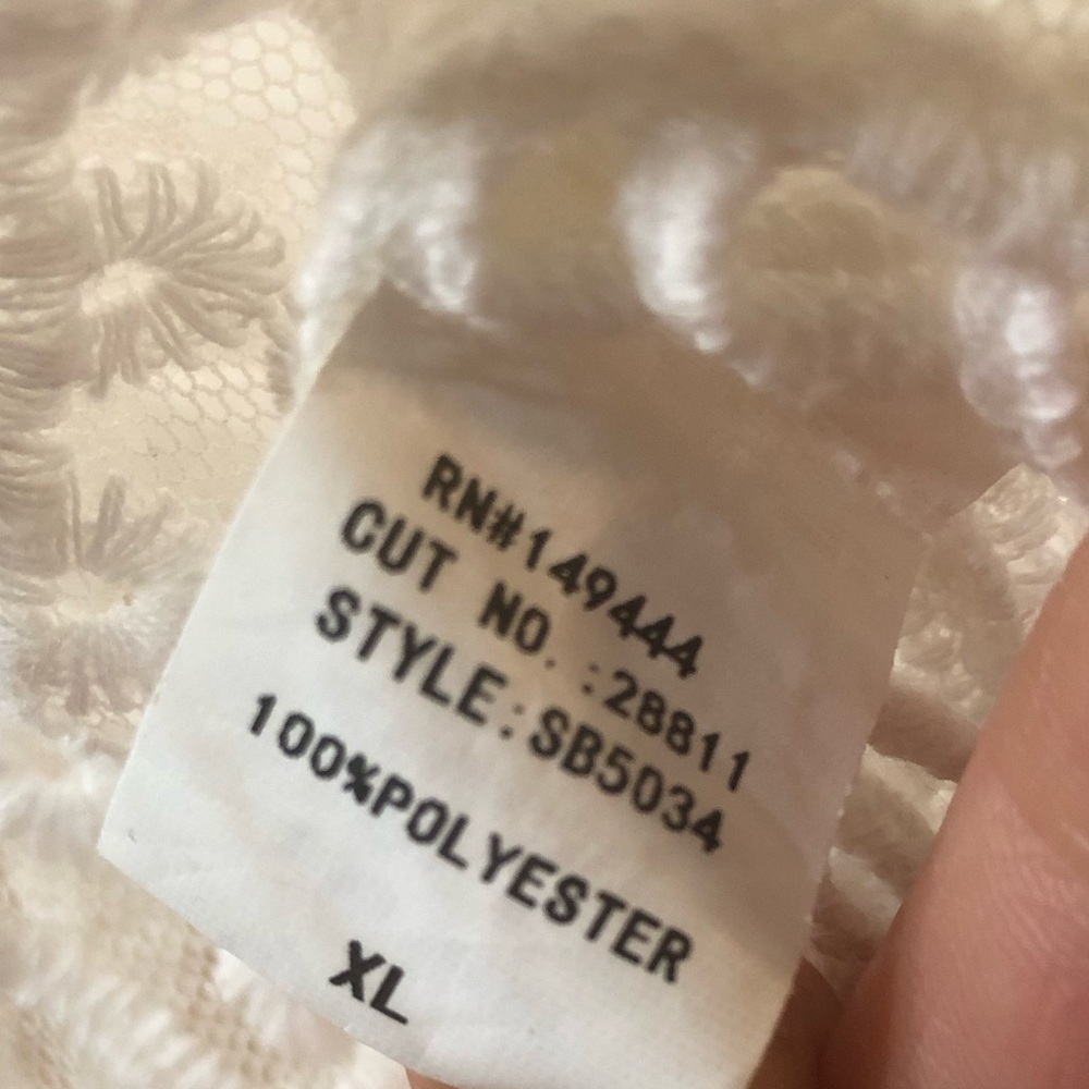 🤍EMBROIDERY TOP🤍 - Picture 5 of 10